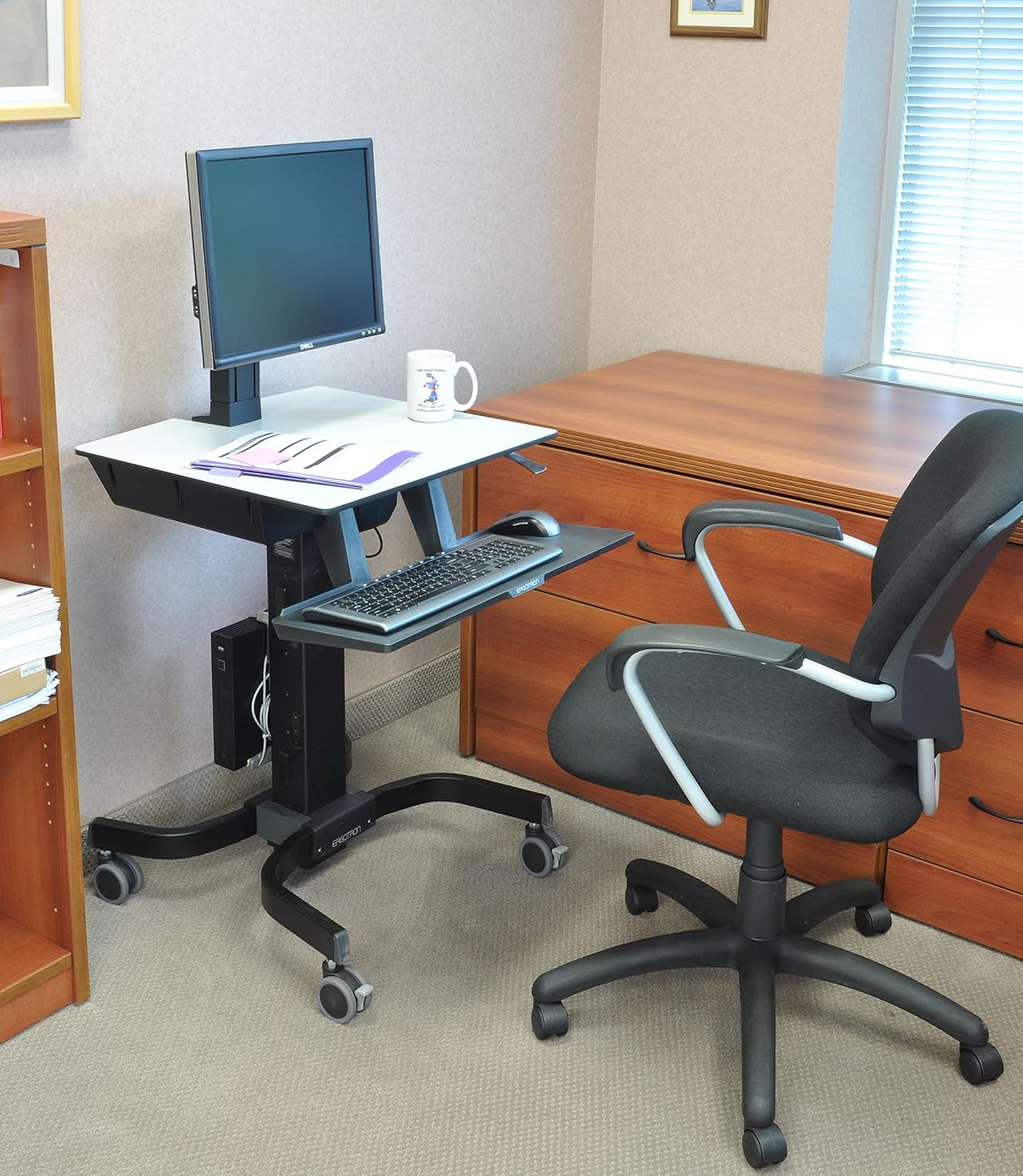 Ergotron – WorkFit-C LD Single Monitor Mobile Standing Desk, Rolling Sit Stand Workstation – for Monitors Up to 24 Inches, 6 to 16 lbs