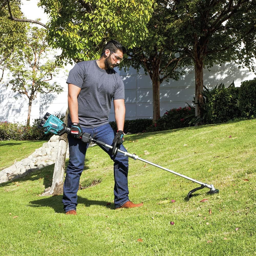Makita XUX01M5PT 36V (18V X2) LXT® Brushless Couple Shaft Power Head Kit with String Trimmer Attachment (5.0Ah)