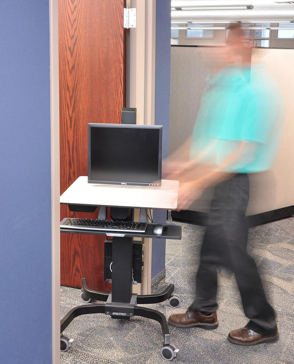Ergotron – WorkFit-C LD Single Monitor Mobile Standing Desk, Rolling Sit Stand Workstation – for Monitors Up to 24 Inches, 6 to 16 lbs